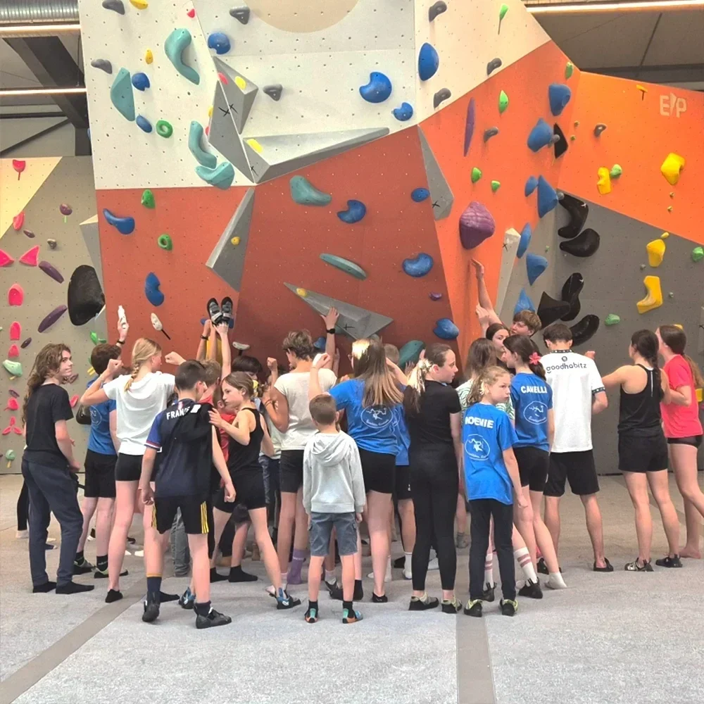 eleves club descalade a Wallness Pontivy